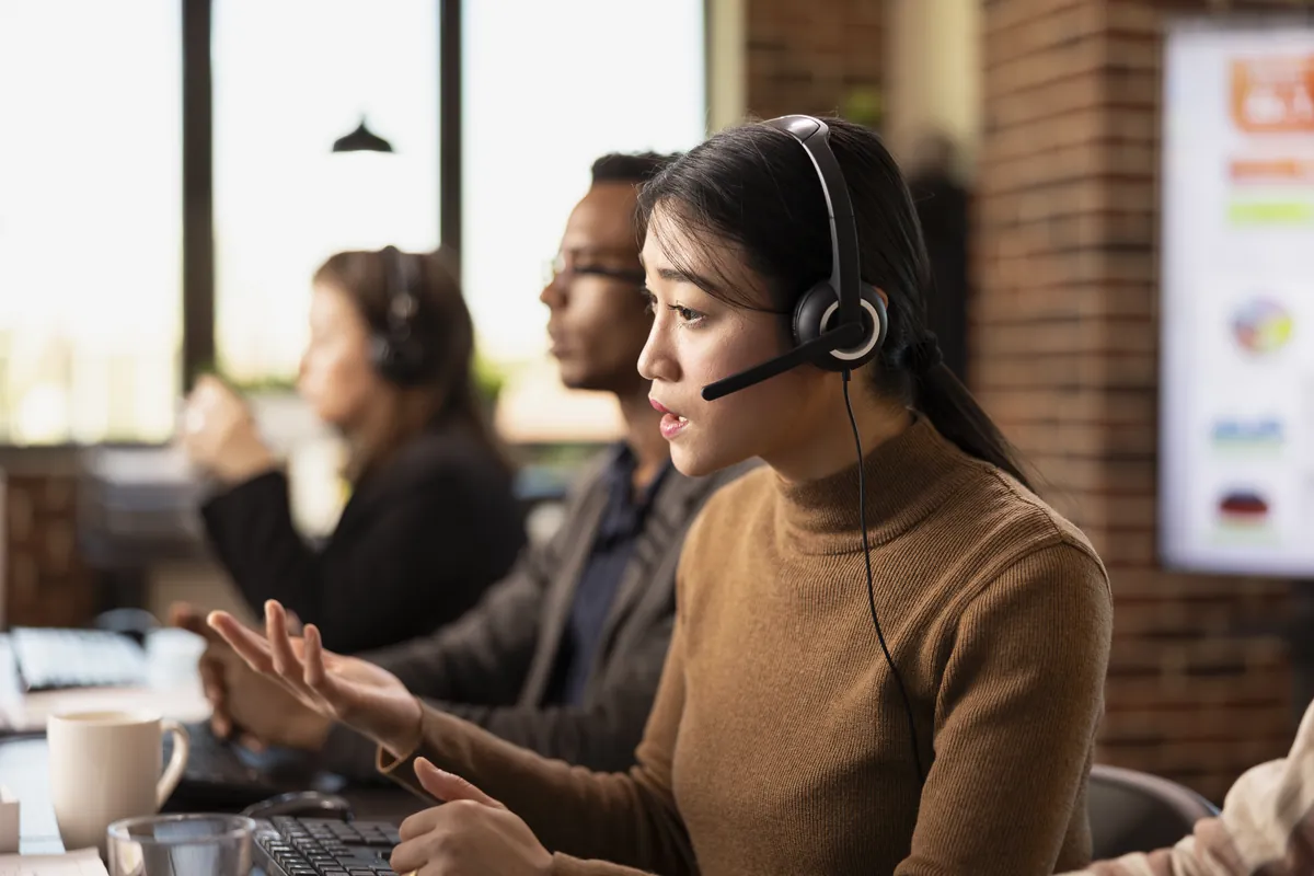 MediaPlus Digital consultant assisting clients online
